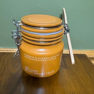 Pumpkin & Almond Exfoliating Body Scrub